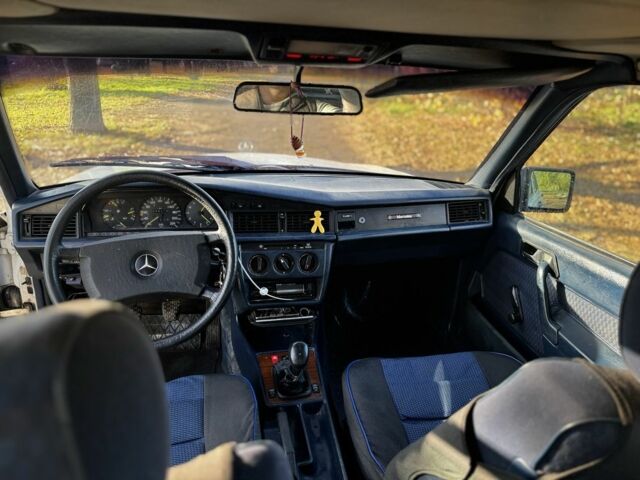 Білий Мерседес 190, об'ємом двигуна 2 л та пробігом 69 тис. км за 1350 $, фото 11 на Automoto.ua