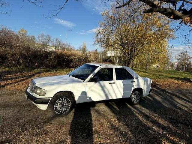 Білий Мерседес 190, об'ємом двигуна 2 л та пробігом 69 тис. км за 1350 $, фото 2 на Automoto.ua