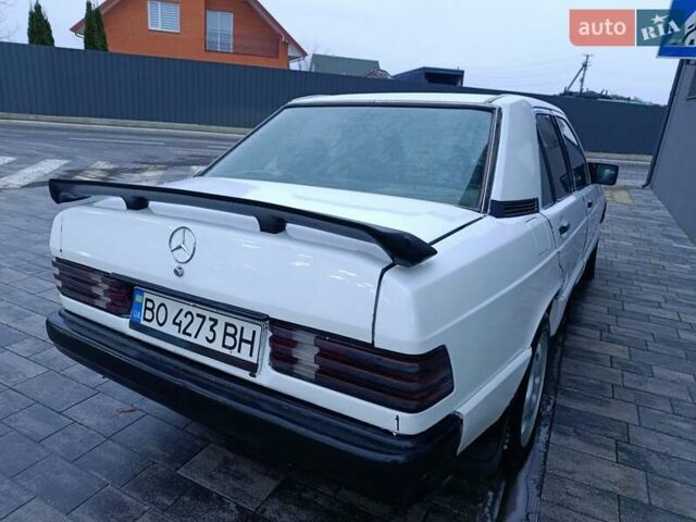 Белый Мерседес 190, объемом двигателя 2 л и пробегом 312 тыс. км за 950 $, фото 3 на Automoto.ua