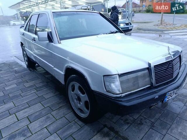 Белый Мерседес 190, объемом двигателя 2 л и пробегом 312 тыс. км за 950 $, фото 2 на Automoto.ua