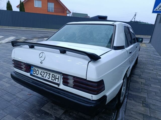 Белый Мерседес 190, объемом двигателя 2 л и пробегом 312 тыс. км за 950 $, фото 3 на Automoto.ua