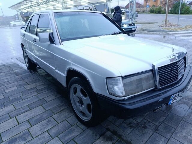 Белый Мерседес 190, объемом двигателя 2 л и пробегом 312 тыс. км за 950 $, фото 4 на Automoto.ua
