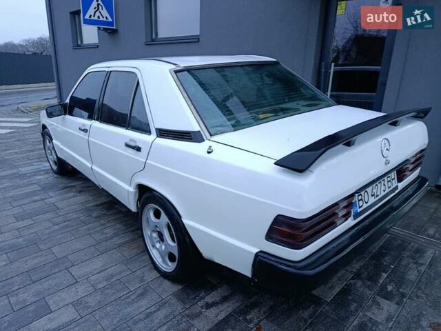 Белый Мерседес 190, объемом двигателя 2 л и пробегом 312 тыс. км за 950 $, фото 4 на Automoto.ua