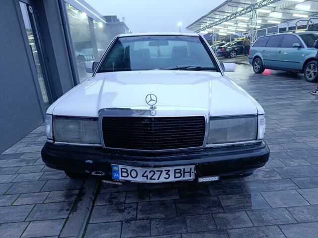 Белый Мерседес 190, объемом двигателя 2 л и пробегом 312 тыс. км за 950 $, фото 1 на Automoto.ua