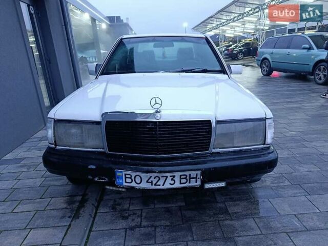 Белый Мерседес 190, объемом двигателя 2 л и пробегом 312 тыс. км за 950 $, фото 1 на Automoto.ua
