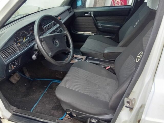 Белый Мерседес 190, объемом двигателя 0 л и пробегом 389 тыс. км за 1680 $, фото 6 на Automoto.ua