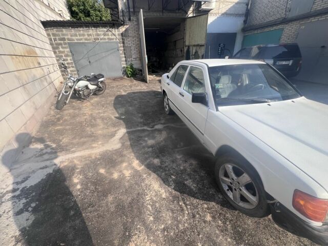Белый Мерседес 190, объемом двигателя 2 л и пробегом 3 тыс. км за 1800 $, фото 2 на Automoto.ua