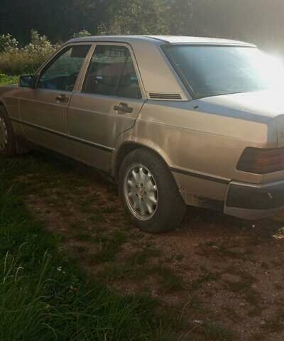 Бежевый Мерседес 190, объемом двигателя 2 л и пробегом 290 тыс. км за 1400 $, фото 5 на Automoto.ua