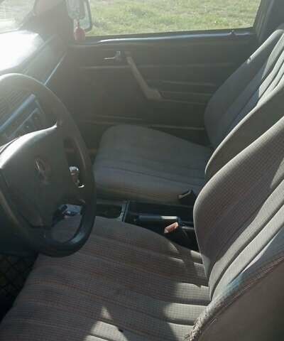 Бежевый Мерседес 190, объемом двигателя 2 л и пробегом 290 тыс. км за 1400 $, фото 2 на Automoto.ua