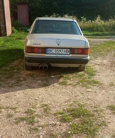 Бежевый Мерседес 190, объемом двигателя 2 л и пробегом 290 тыс. км за 1400 $, фото 3 на Automoto.ua