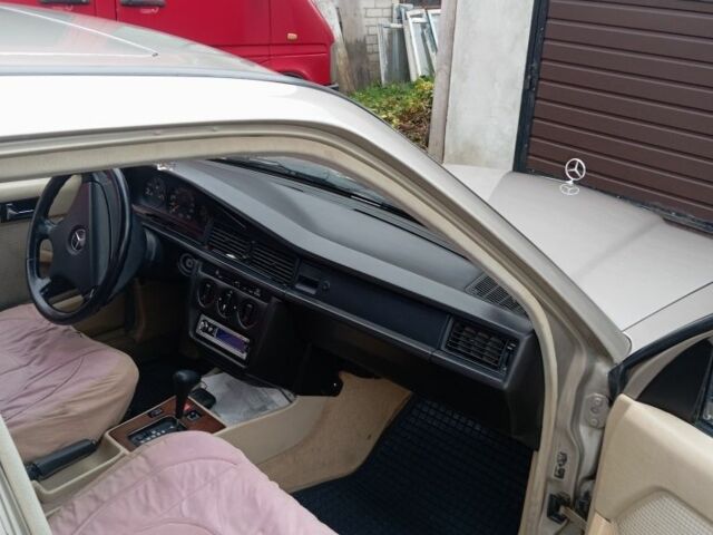 Бежевый Мерседес 190, объемом двигателя 2.2 л и пробегом 370 тыс. км за 2700 $, фото 8 на Automoto.ua