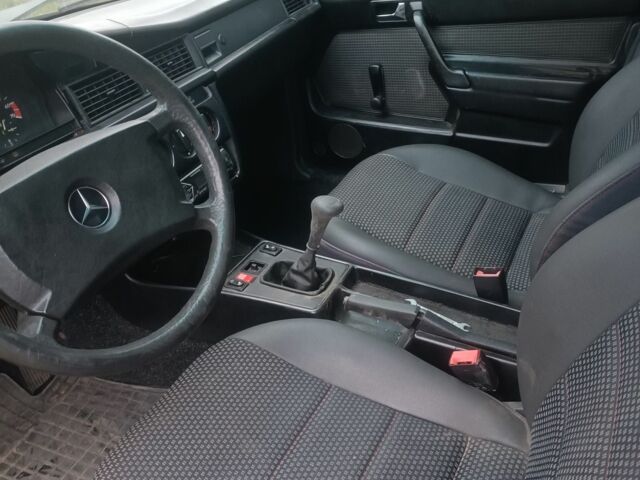 Чорний Мерседес 190, об'ємом двигуна 2 л та пробігом 180 тис. км за 2300 $, фото 2 на Automoto.ua