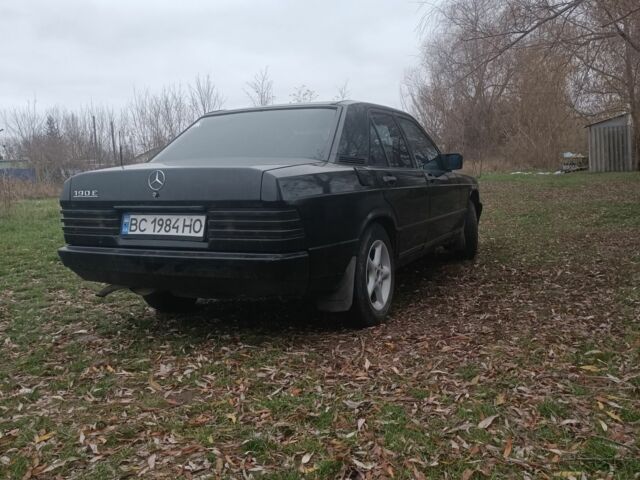Чорний Мерседес 190, об'ємом двигуна 2 л та пробігом 180 тис. км за 2300 $, фото 1 на Automoto.ua