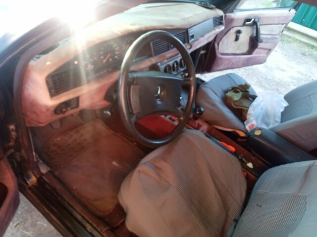 Черный Мерседес 190, объемом двигателя 2 л и пробегом 250 тыс. км за 1500 $, фото 3 на Automoto.ua