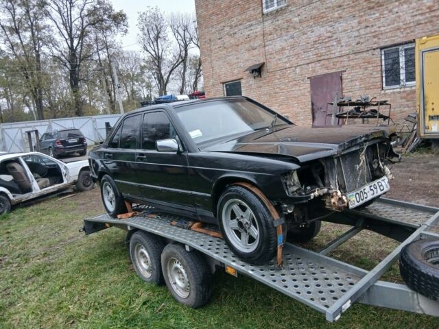 Чорний Мерседес 190, об'ємом двигуна 2 л та пробігом 300 тис. км за 750 $, фото 2 на Automoto.ua