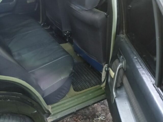 Черный Мерседес 190, объемом двигателя 2 л и пробегом 300 тыс. км за 1921 $, фото 4 на Automoto.ua