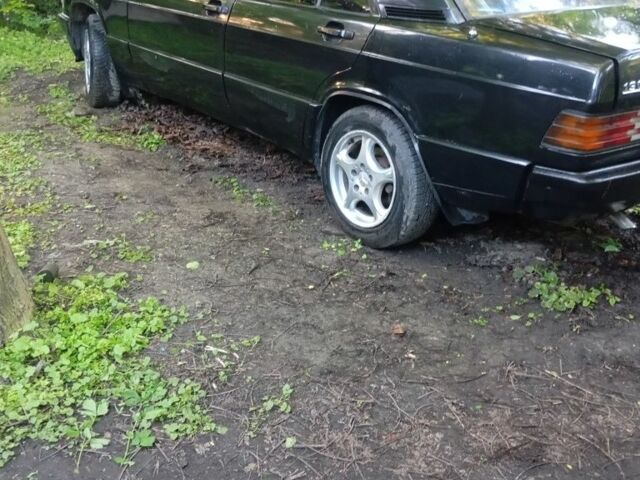 Черный Мерседес 190, объемом двигателя 2 л и пробегом 300 тыс. км за 1921 $, фото 2 на Automoto.ua