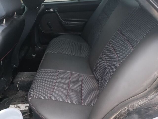 Чорний Мерседес 190, об'ємом двигуна 2 л та пробігом 180 тис. км за 2300 $, фото 3 на Automoto.ua