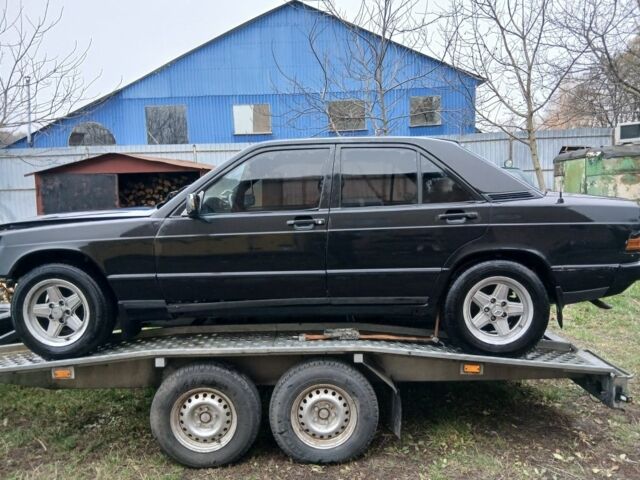 Чорний Мерседес 190, об'ємом двигуна 2 л та пробігом 300 тис. км за 750 $, фото 1 на Automoto.ua