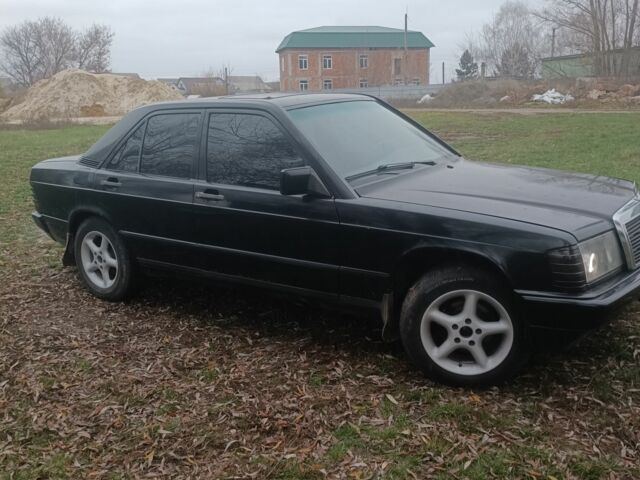 Чорний Мерседес 190, об'ємом двигуна 2 л та пробігом 180 тис. км за 2300 $, фото 5 на Automoto.ua