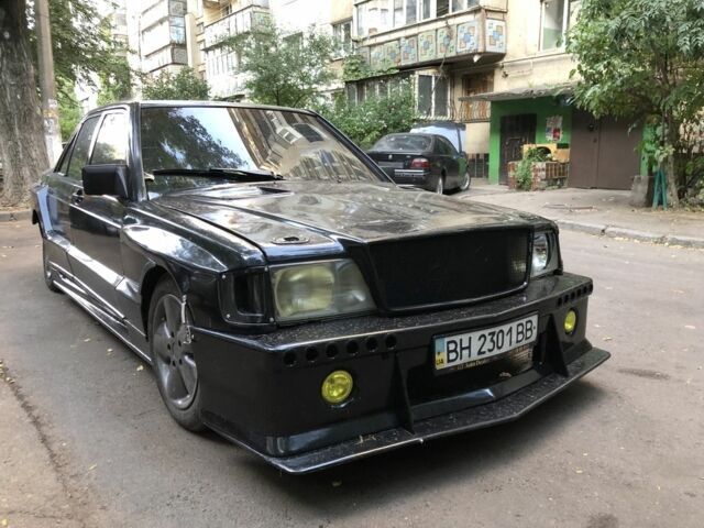 Черный Мерседес 190, объемом двигателя 2 л и пробегом 120 тыс. км за 1000 $, фото 2 на Automoto.ua