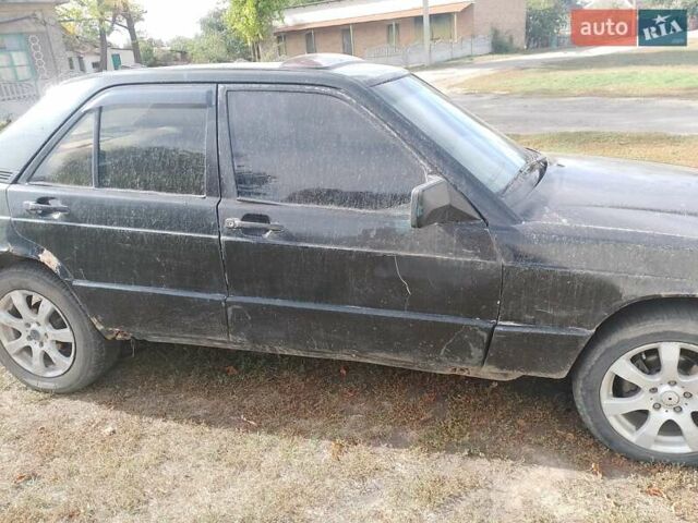 Черный Мерседес 190, объемом двигателя 2 л и пробегом 300 тыс. км за 1100 $, фото 3 на Automoto.ua