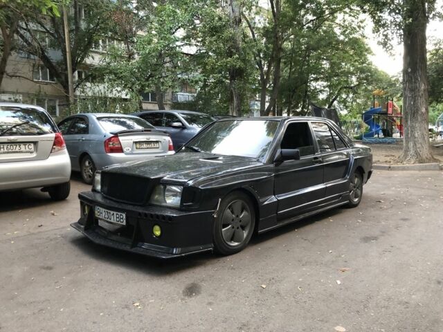 Черный Мерседес 190, объемом двигателя 2 л и пробегом 120 тыс. км за 1000 $, фото 6 на Automoto.ua