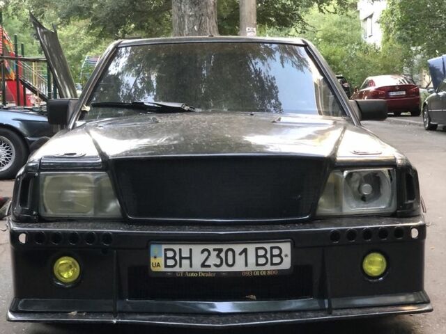 Черный Мерседес 190, объемом двигателя 2 л и пробегом 120 тыс. км за 1000 $, фото 1 на Automoto.ua
