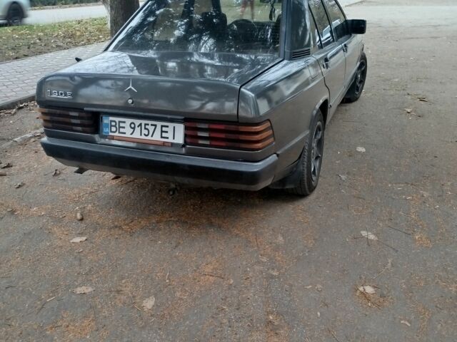 Чорний Мерседес 190, об'ємом двигуна 2 л та пробігом 350 тис. км за 2500 $, фото 2 на Automoto.ua