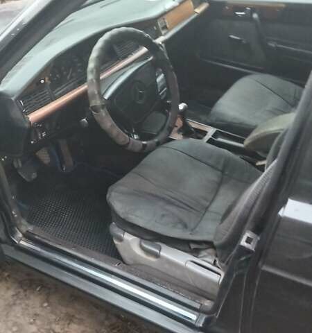 Чорний Мерседес 190, об'ємом двигуна 2.5 л та пробігом 630 тис. км за 2400 $, фото 2 на Automoto.ua