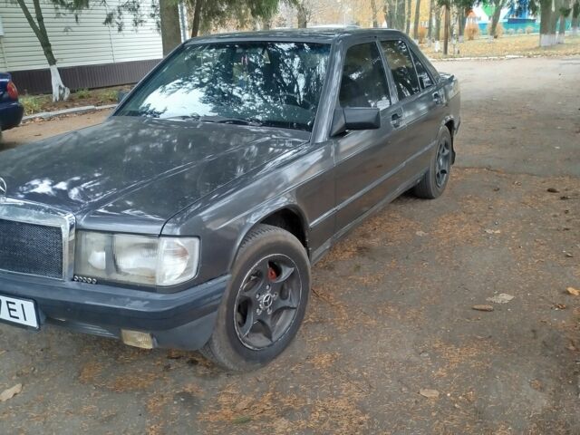 Чорний Мерседес 190, об'ємом двигуна 2 л та пробігом 350 тис. км за 2500 $, фото 1 на Automoto.ua