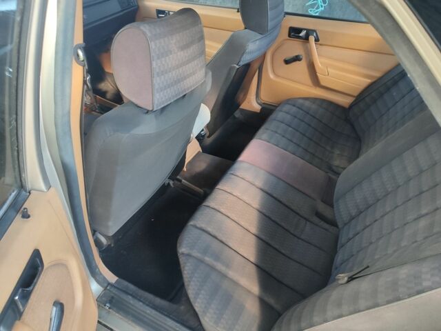 Чорний Мерседес 190, об'ємом двигуна 2 л та пробігом 300 тис. км за 1650 $, фото 5 на Automoto.ua