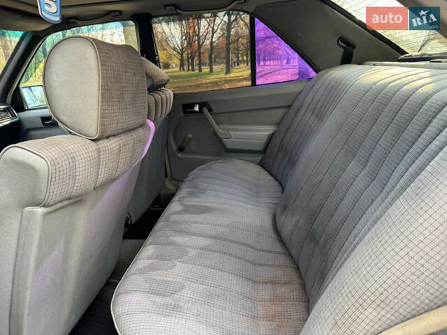 Черный Мерседес 190, объемом двигателя 2.6 л и пробегом 267 тыс. км за 2999 $, фото 10 на Automoto.ua