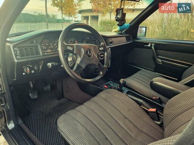 Черный Мерседес 190, объемом двигателя 2.3 л и пробегом 271 тыс. км за 4000 $, фото 26 на Automoto.ua