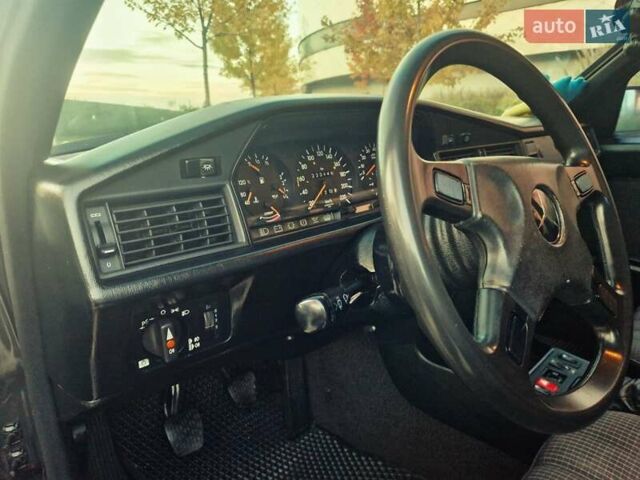 Черный Мерседес 190, объемом двигателя 2.3 л и пробегом 271 тыс. км за 4000 $, фото 27 на Automoto.ua