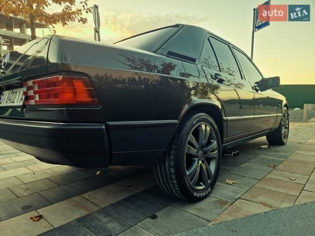 Черный Мерседес 190, объемом двигателя 2.3 л и пробегом 271 тыс. км за 4000 $, фото 9 на Automoto.ua