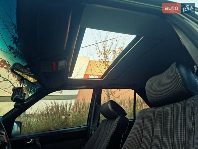 Черный Мерседес 190, объемом двигателя 2.3 л и пробегом 271 тыс. км за 4000 $, фото 30 на Automoto.ua