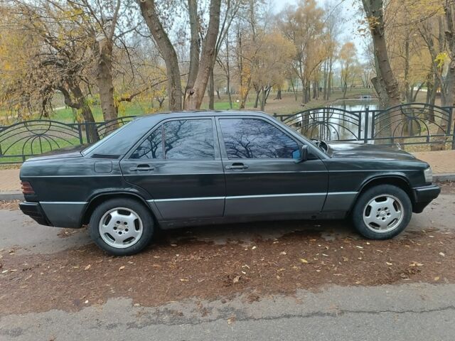 Чорний Мерседес 190, об'ємом двигуна 2 л та пробігом 439 тис. км за 1500 $, фото 3 на Automoto.ua