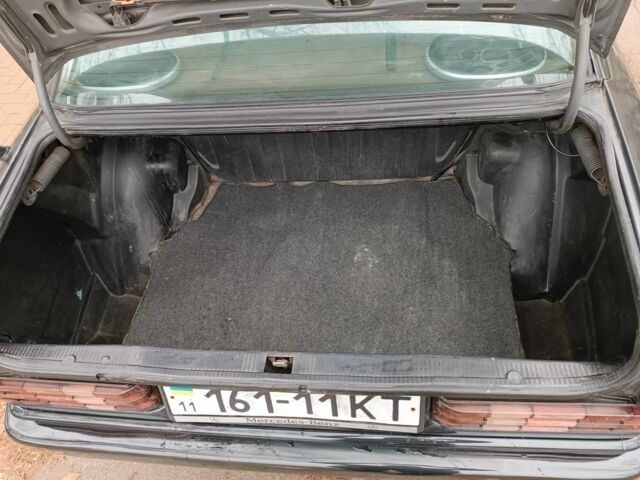 Чорний Мерседес 190, об'ємом двигуна 2 л та пробігом 439 тис. км за 1500 $, фото 4 на Automoto.ua