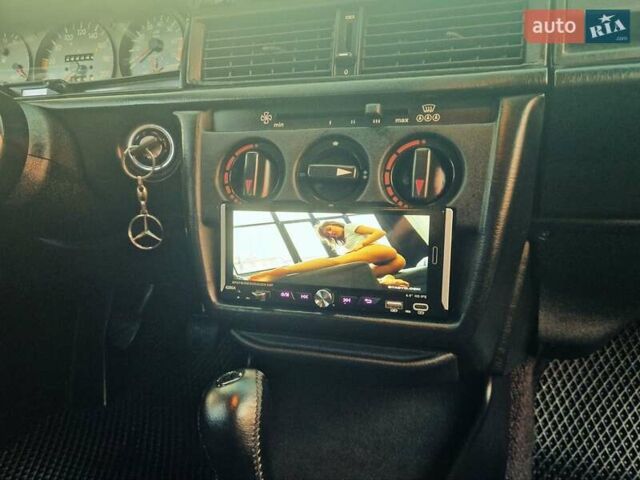 Черный Мерседес 190, объемом двигателя 2.3 л и пробегом 271 тыс. км за 4000 $, фото 16 на Automoto.ua