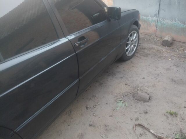 Черный Мерседес 190, объемом двигателя 2 л и пробегом 2 тыс. км за 1800 $, фото 3 на Automoto.ua