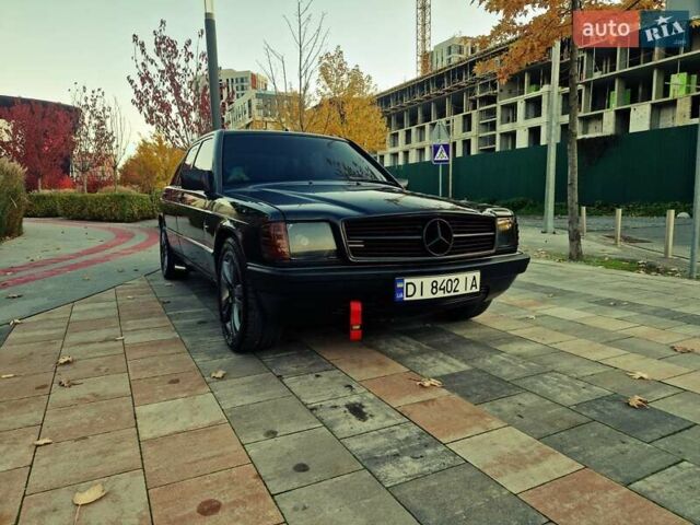Черный Мерседес 190, объемом двигателя 2.3 л и пробегом 271 тыс. км за 4000 $, фото 4 на Automoto.ua