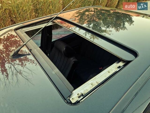 Черный Мерседес 190, объемом двигателя 2.3 л и пробегом 271 тыс. км за 4000 $, фото 32 на Automoto.ua