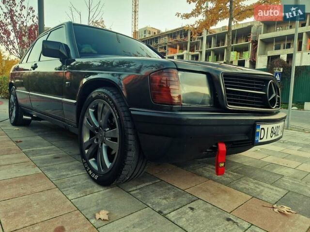 Черный Мерседес 190, объемом двигателя 2.3 л и пробегом 271 тыс. км за 4000 $, фото 6 на Automoto.ua