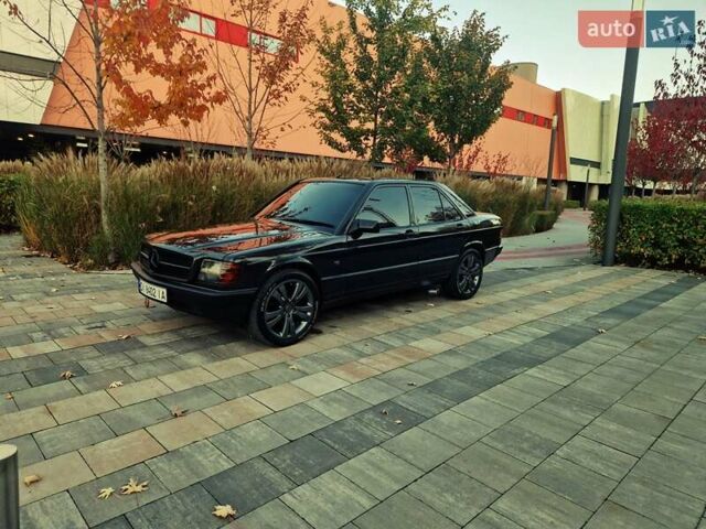 Черный Мерседес 190, объемом двигателя 2.3 л и пробегом 271 тыс. км за 4000 $, фото 2 на Automoto.ua