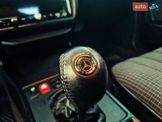 Черный Мерседес 190, объемом двигателя 2.3 л и пробегом 271 тыс. км за 4000 $, фото 28 на Automoto.ua