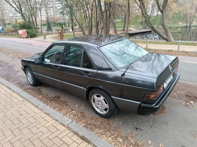 Чорний Мерседес 190, об'ємом двигуна 2 л та пробігом 439 тис. км за 1500 $, фото 2 на Automoto.ua