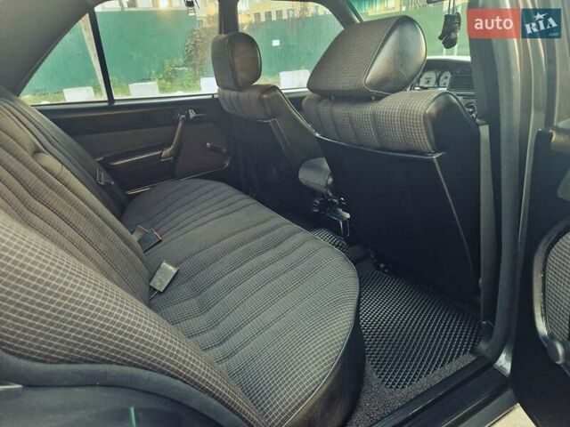 Черный Мерседес 190, объемом двигателя 2.3 л и пробегом 271 тыс. км за 4000 $, фото 20 на Automoto.ua