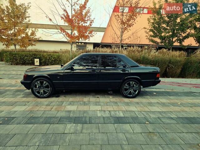Черный Мерседес 190, объемом двигателя 2.3 л и пробегом 271 тыс. км за 4000 $, фото 13 на Automoto.ua