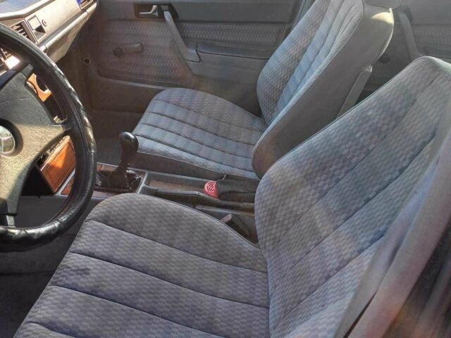 Чорний Мерседес 190, об'ємом двигуна 2.2 л та пробігом 500 тис. км за 709 $, фото 2 на Automoto.ua